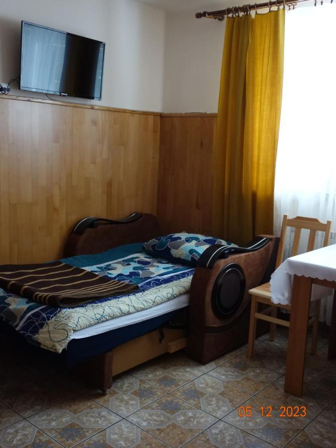 Dom Mlodziezowy W Polanie Διαμέρισμα Serednie Male Εξωτερικό φωτογραφία